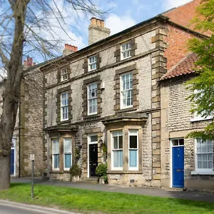 Guest house Cawthorne House